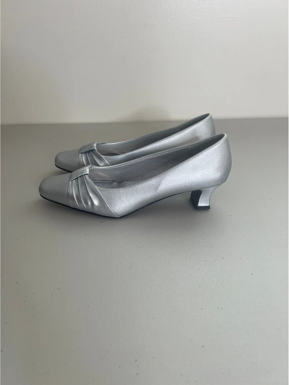 Easy Street Womens Waive Pump , SILVER SATIN , Size, 7.5